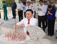 Party official pays tribute to former General Secretary Tran Phu